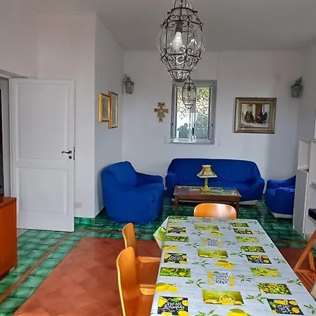 Vista Mare E Isola Apartment *