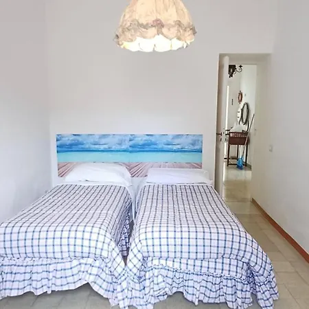 Vista Mare E Isola Apartment *