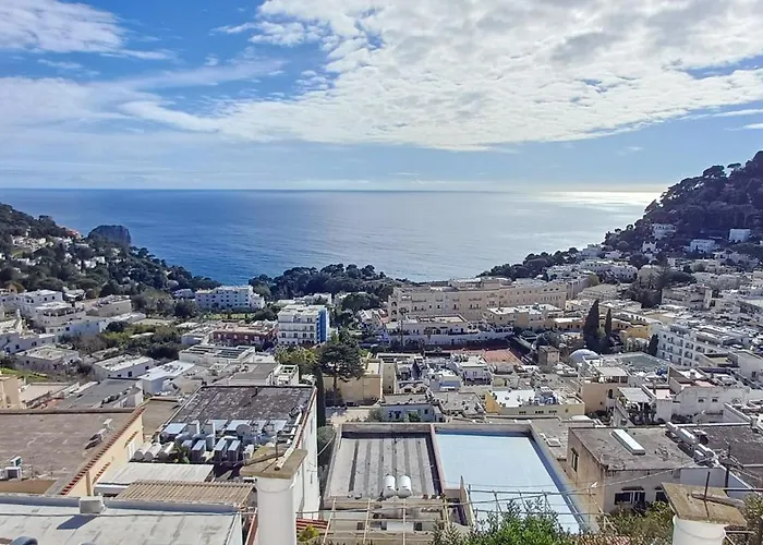 Vista Mare E Isola Apartment *